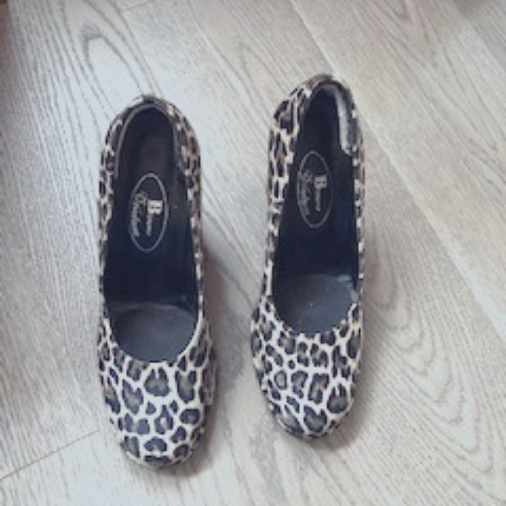 Brown's Couture Leopard Pumps size 37